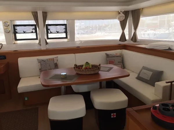 Lagoon 450 F - Boatscribe.com
