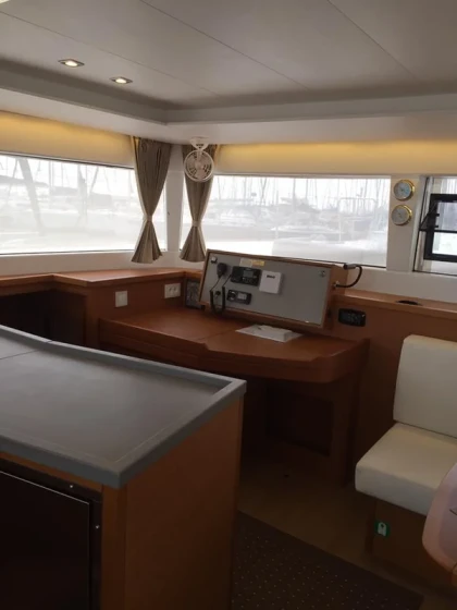 Lagoon 450 F - Boatscribe.com