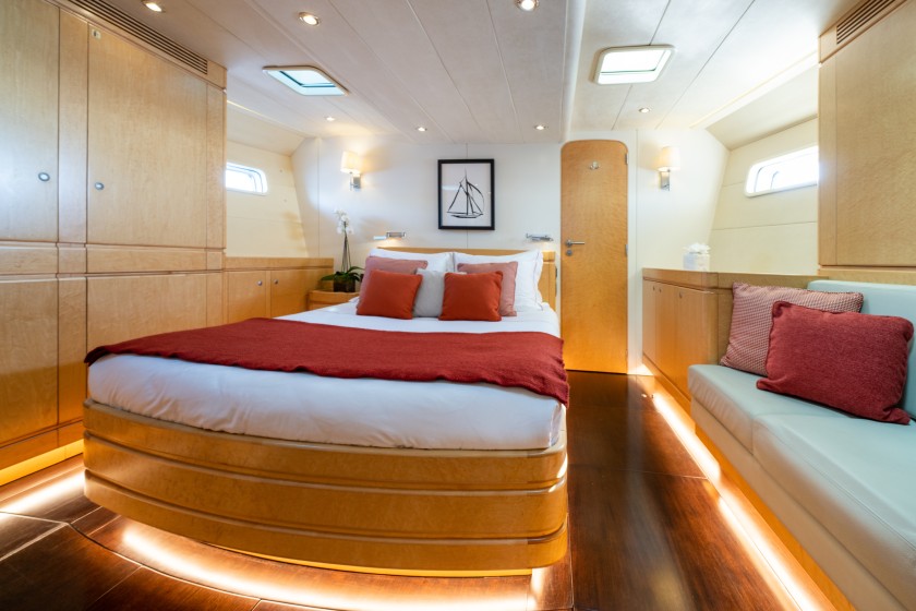 CNB Bordeaux 95 - Boatscribe.com