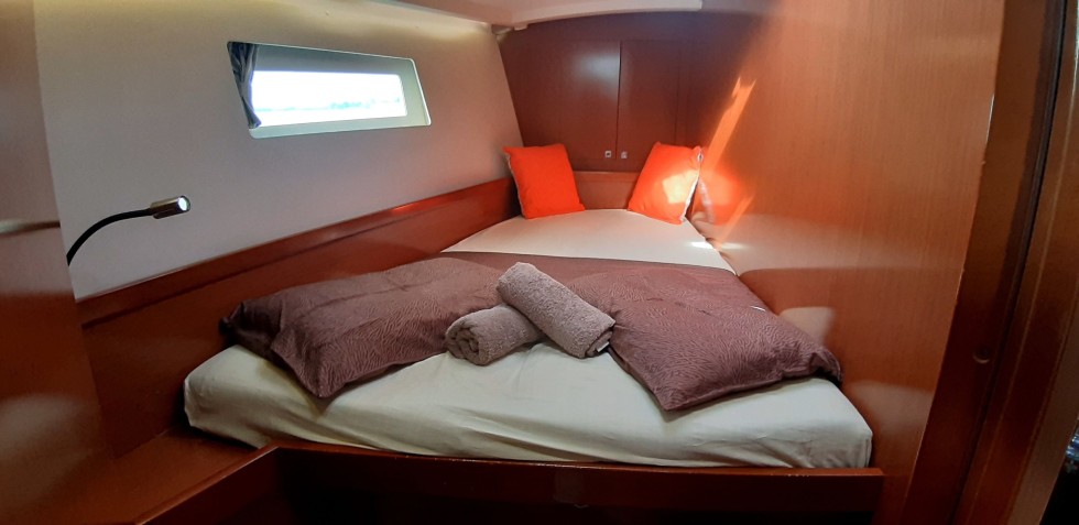 Oceanis 45 - Boatscribe.com