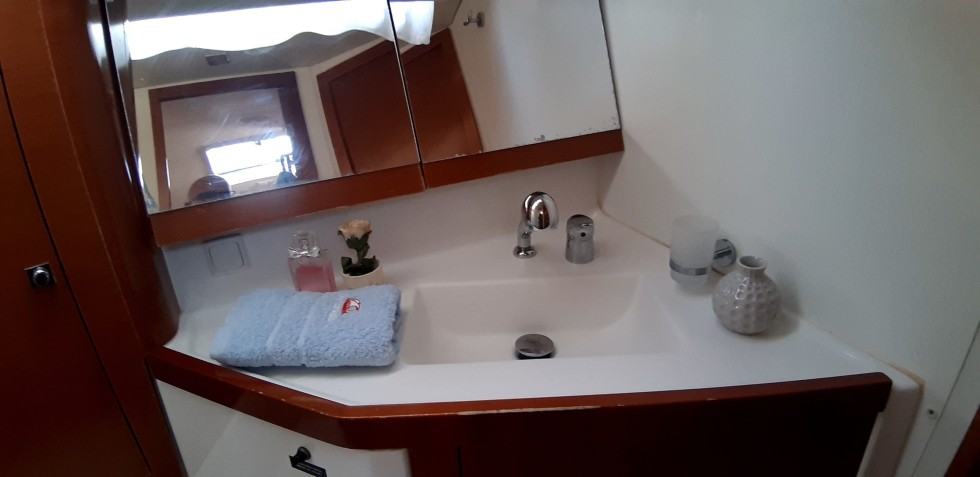 Oceanis 45 - Boatscribe.com