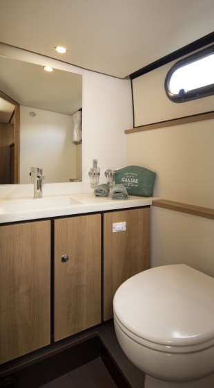 Linssen 35 SL - Boatscribe.com