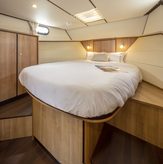 Linssen 35 SL - Boatscribe.com