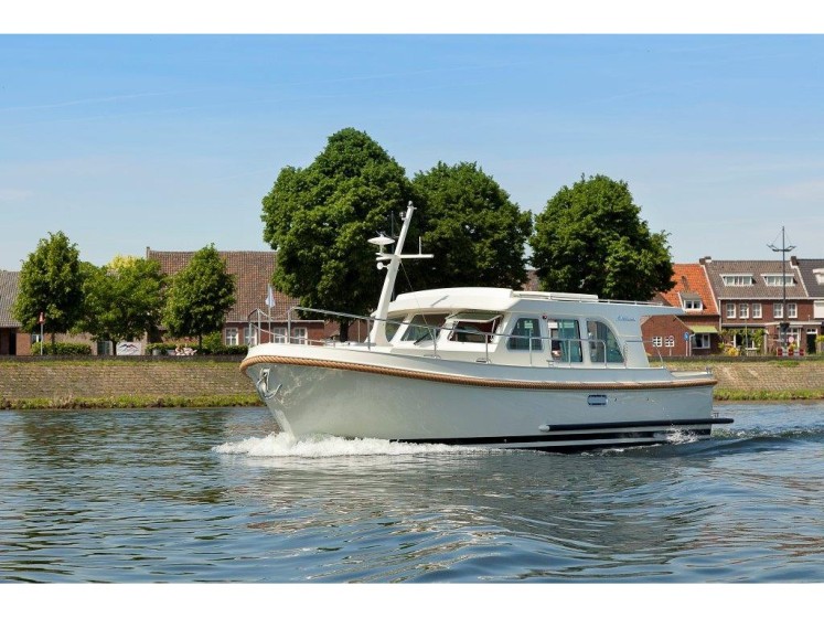 Grand Sturdy 35.0 Sedan - Boatscribe.com