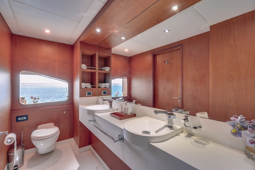 Luxury Motor Yacht - Boatscribe.com