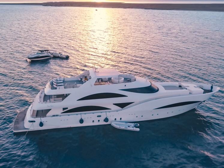 Luxury Motor Yacht - Boatscribe.com