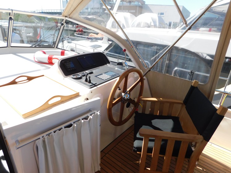 Linssen 35 SL - Boatscribe.com