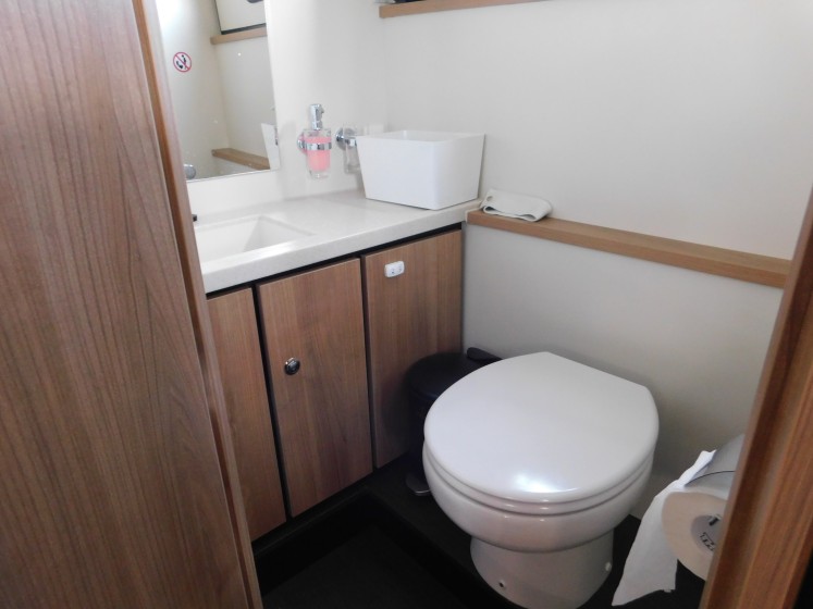 Linssen 35 SL - Boatscribe.com