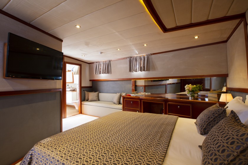 Motor sailer - Boatscribe.com