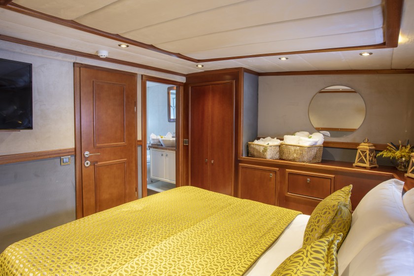 Motor sailer - Boatscribe.com