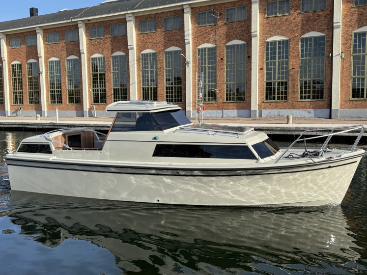 Naviga Nordica T 40 - Boatscribe.com