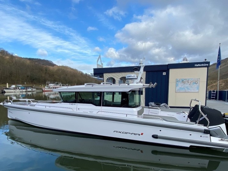 Axopar 37 XC Cross Cabin - Boatscribe.com