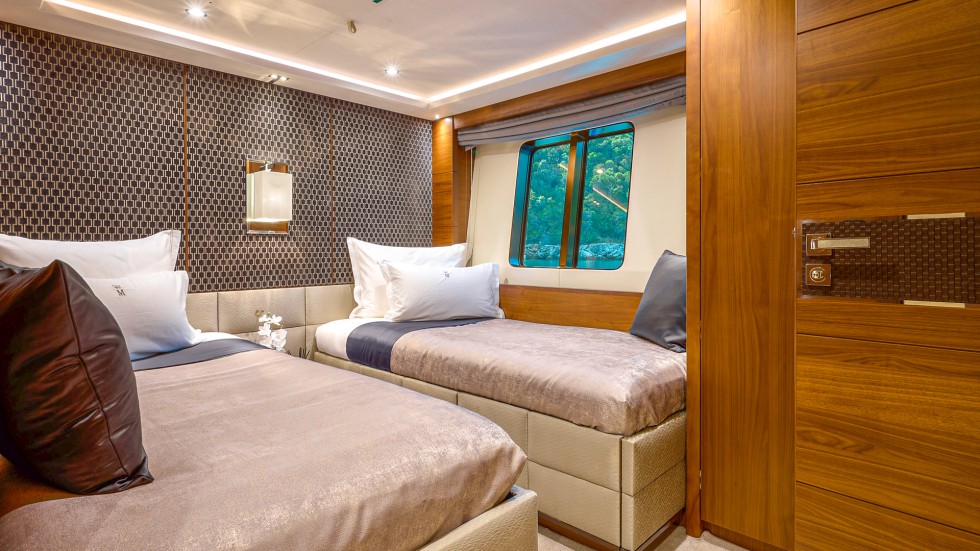 Princess V40 - Boatscribe.com