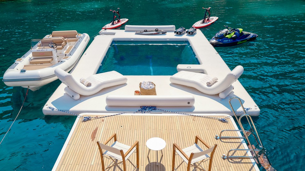 Princess V40 - Boatscribe.com