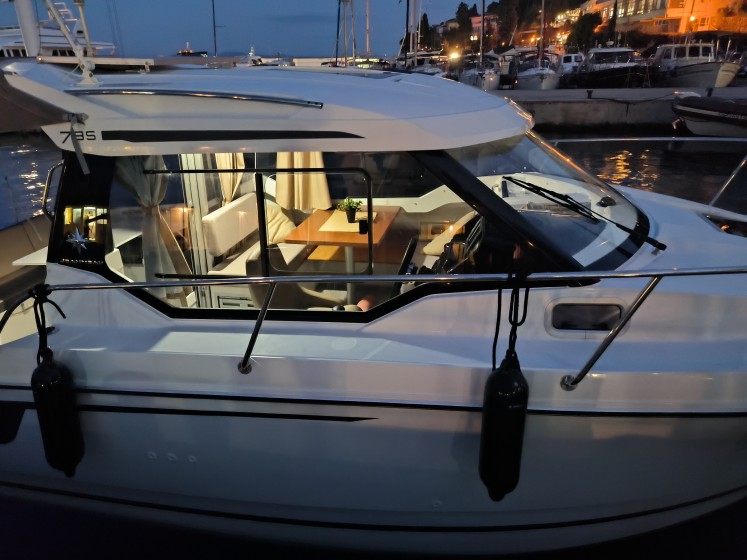 Merry Fisher 795 - Boatscribe.com