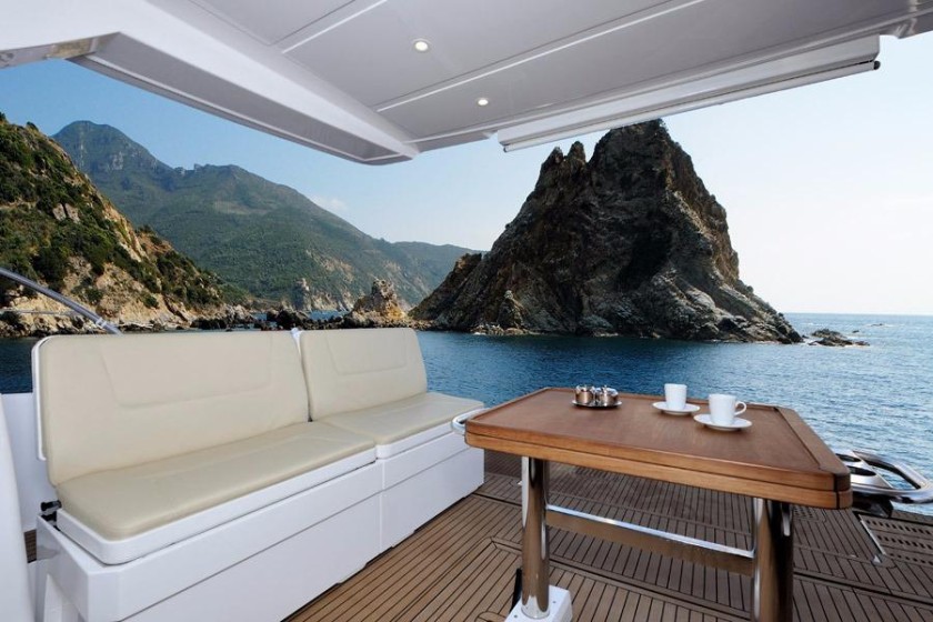 Bavaria Virtess 420 Fly - Boatscribe.com