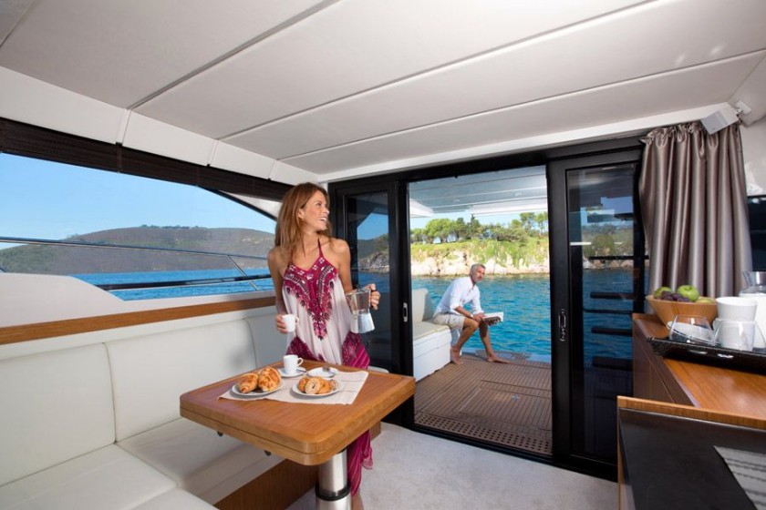 Bavaria Virtess 420 Fly - Boatscribe.com