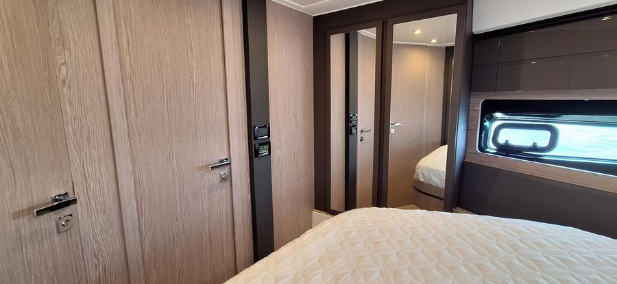 Azimut Atlantis 45 - Boatscribe.com