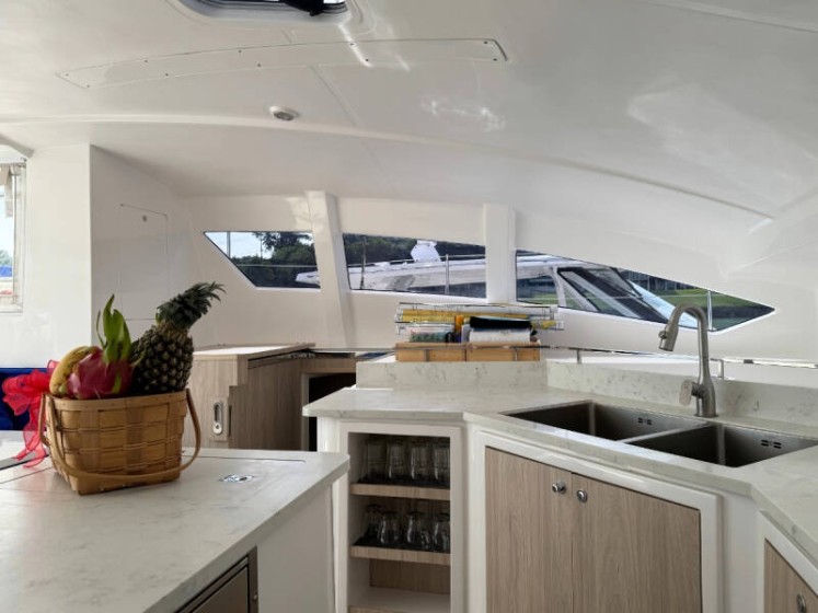 Island Spirit 410 - Boatscribe.com