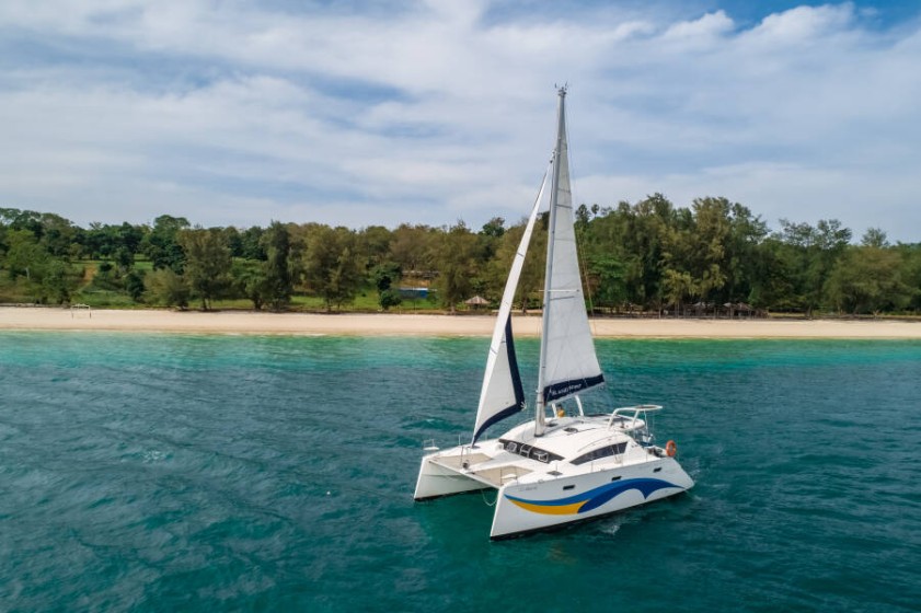 Island Spirit 410 - Boatscribe.com