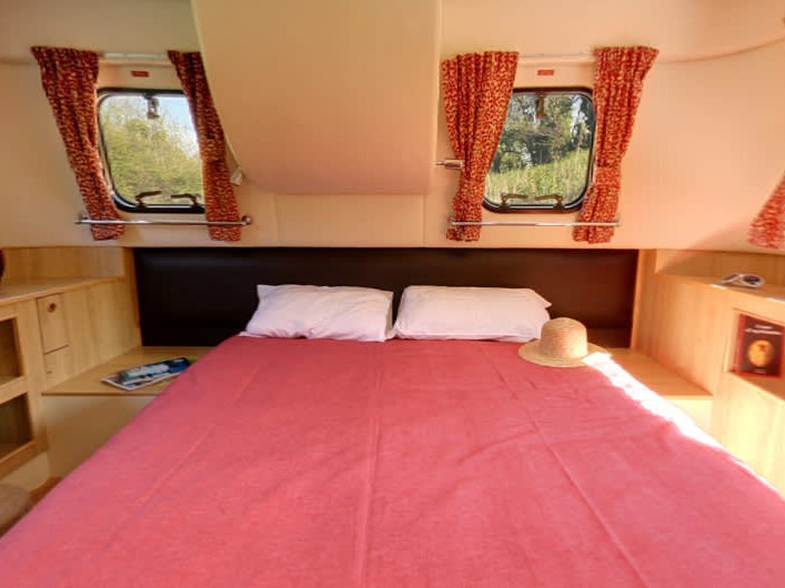 Le Boat Royal Mystique A - Boatscribe.com