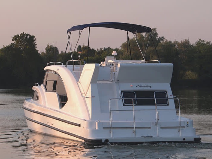Minuetto 8+ - Boatscribe.com
