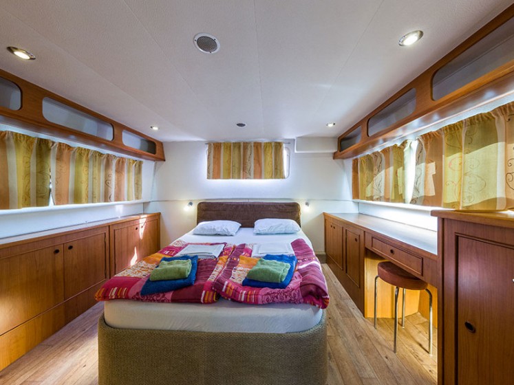 Europa 400 - Boatscribe.com