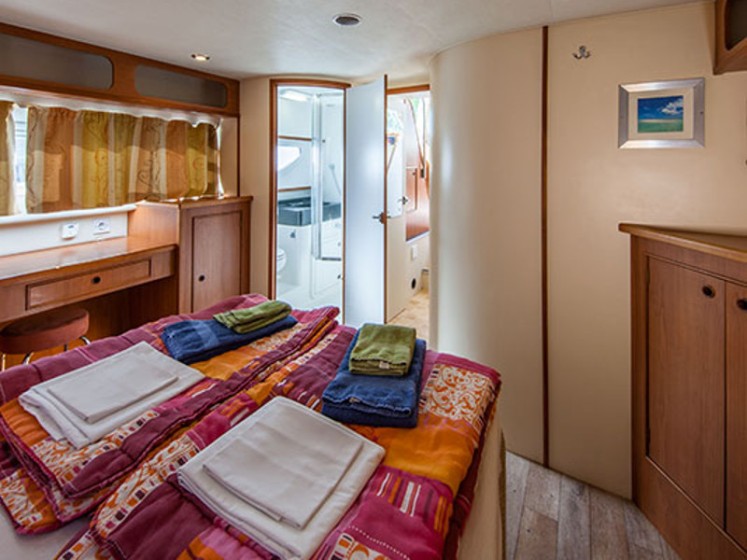 Europa 400 - Boatscribe.com