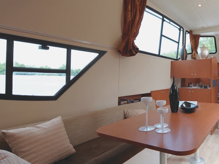 Minuetto 6+ - Boatscribe.com