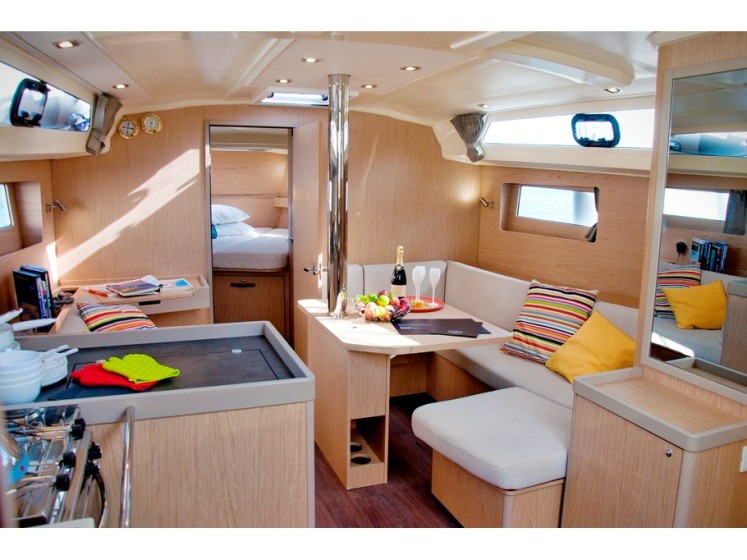 Oceanis 41.1 - Boatscribe.com