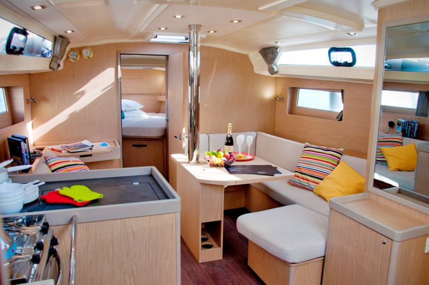 Oceanis 41.1 - Boatscribe.com