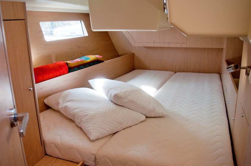 Oceanis 41.1 - Boatscribe.com