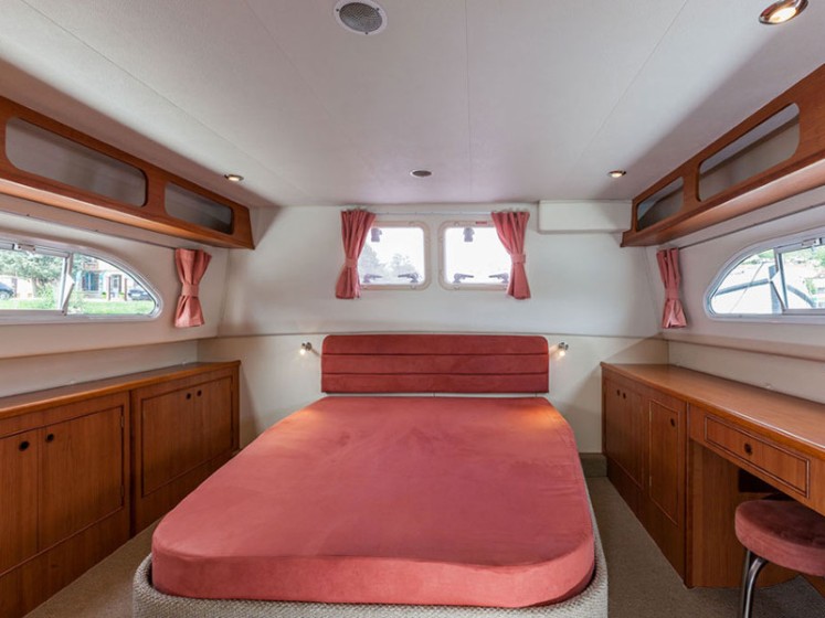 Europa 400 - Boatscribe.com