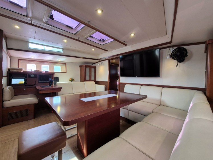 Hanse 630e - Boatscribe.com