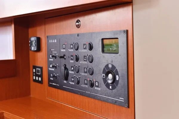 Oceanis 41.1 - Boatscribe.com
