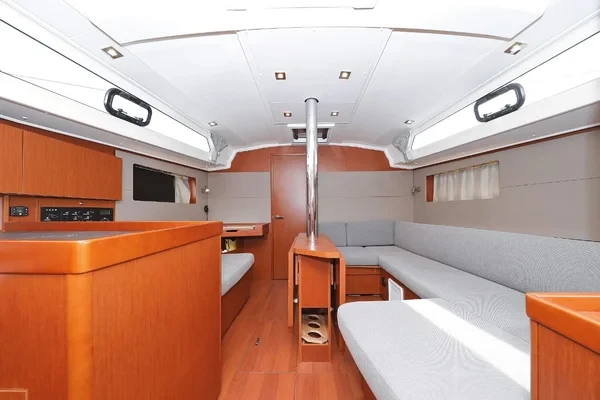 Oceanis 41.1 - Boatscribe.com