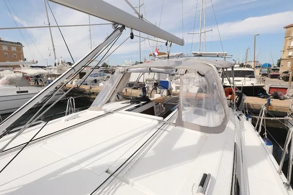 Oceanis 41.1 - Boatscribe.com