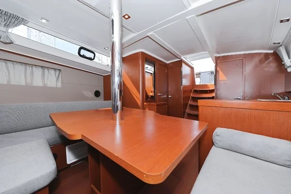 Oceanis 41.1 - Boatscribe.com