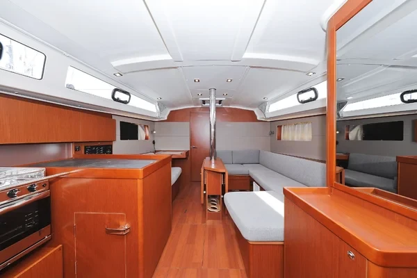 Oceanis 41.1 - Boatscribe.com