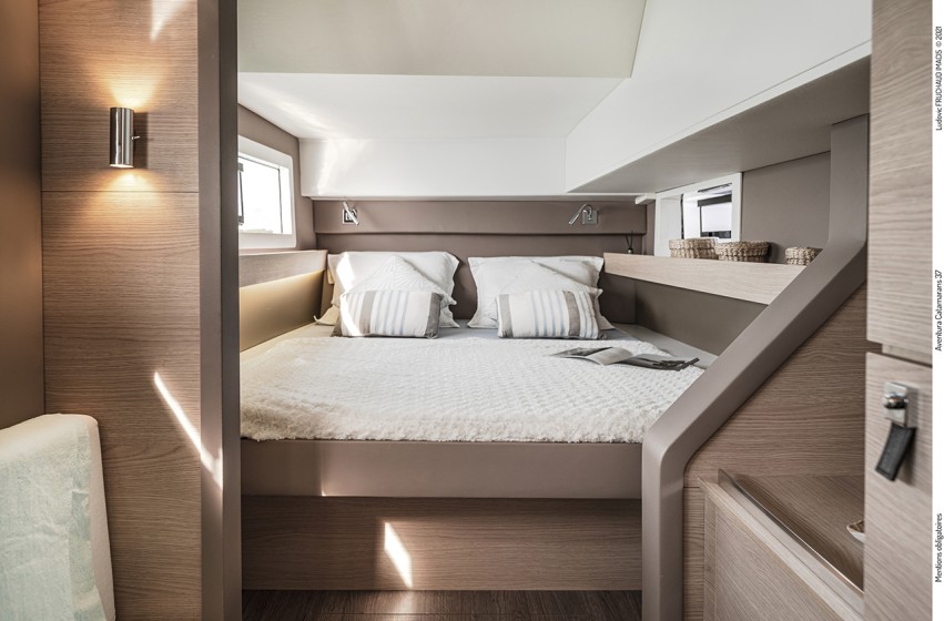 Aventura 37 - Boatscribe.com