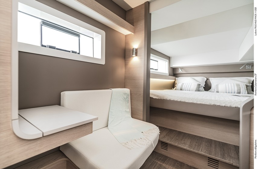 Aventura 37 - Boatscribe.com