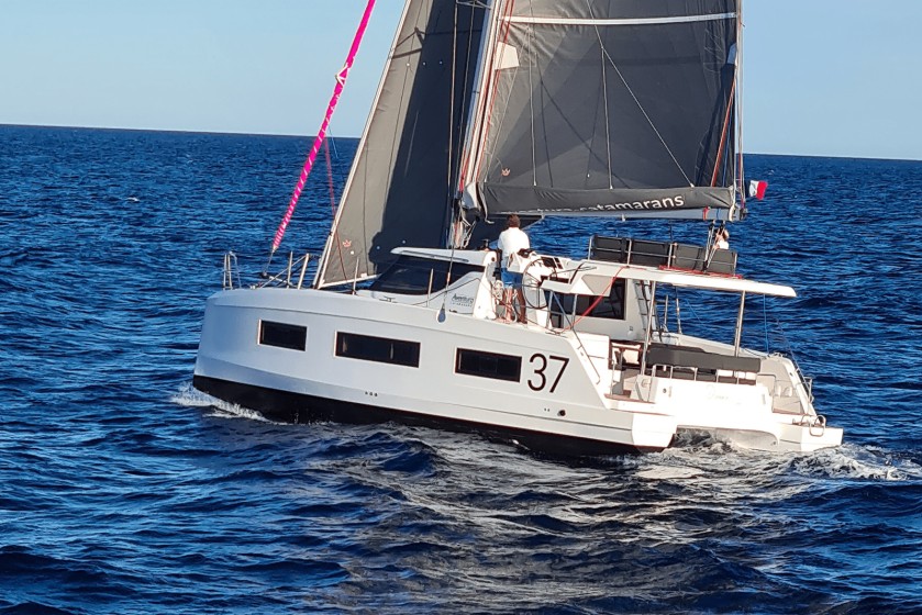 Aventura 37 - Boatscribe.com