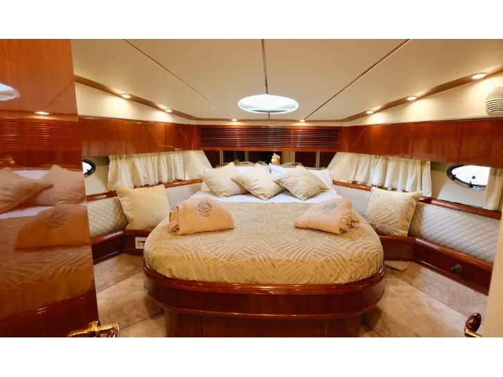 Fairline Squadron 55 - Boatscribe.com