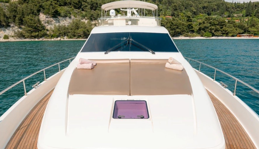 Ferretti 730 - Boatscribe.com