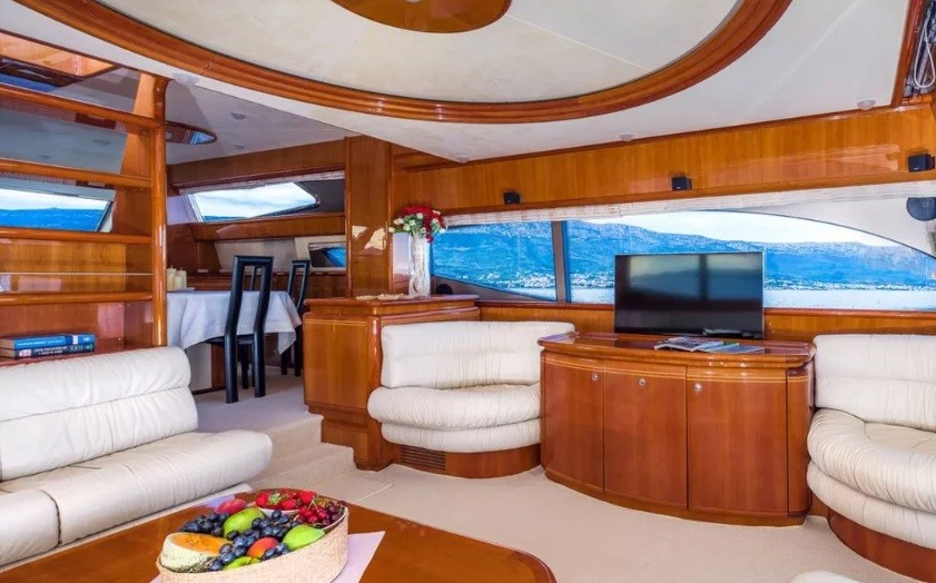 Ferretti 730 - Boatscribe.com