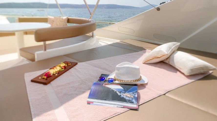 Ferretti 730 - Boatscribe.com