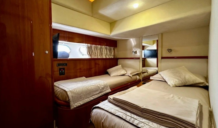 Ferretti 730 - Boatscribe.com