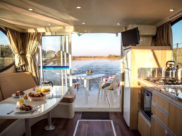 Estivale Sixto - Boatscribe.com