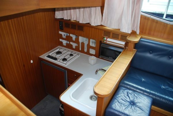 Linssen Dutch Sturdy 320 - Boatscribe.com