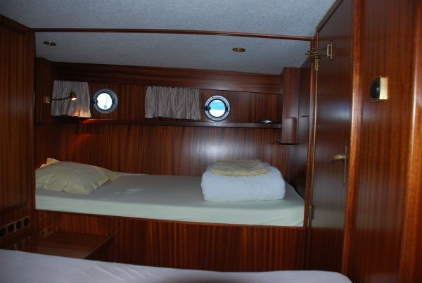 Linssen Dutch Sturdy 320 - Boatscribe.com